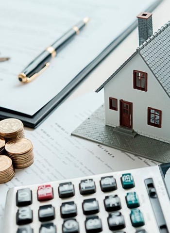 تدقيق إداري وجبائي يطال مشاريع عقارية كبرى بالدار البيضاء ومراكش