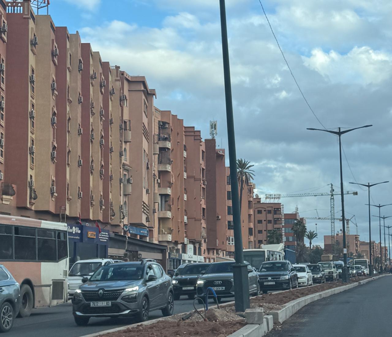 اختناق مروري بشارع مولاي عبد الله بمراكش… والأشغال تضع السائقين أمام اختبار يومي