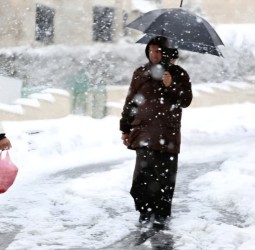 نشرة إنذارية تحذر: تساقطات ثلجية وأمطار غزيرة تضرب مناطق واسعة